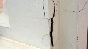 How To Repair Stucco Cracks On The Outside Of Your House