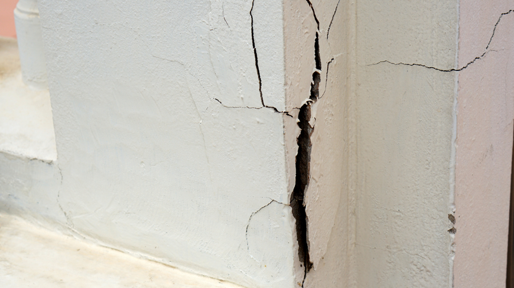 How To Repair Stucco Cracks On The Outside Of Your House